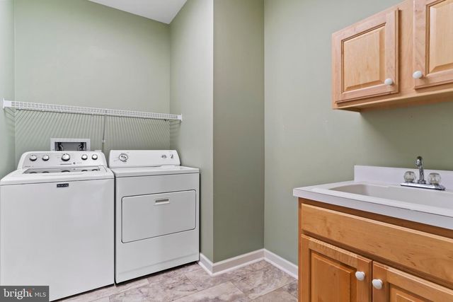 1782 N MEADOW DR, Mechanicsburg, PA 17055