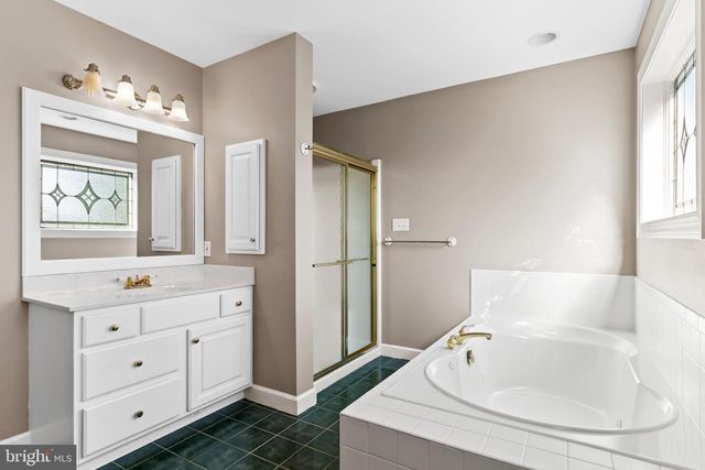 1782 N MEADOW DR, Mechanicsburg, PA 17055