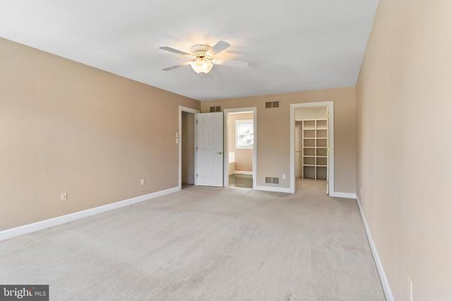 1782 N MEADOW DR, Mechanicsburg, PA 17055