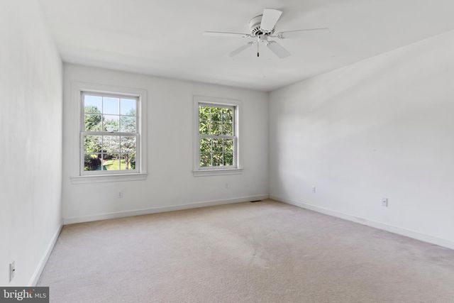 1782 N MEADOW DR, Mechanicsburg, PA 17055
