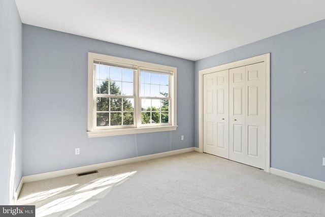1782 N MEADOW DR, Mechanicsburg, PA 17055