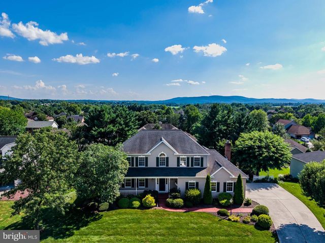 1782 N MEADOW DR, Mechanicsburg, PA 17055