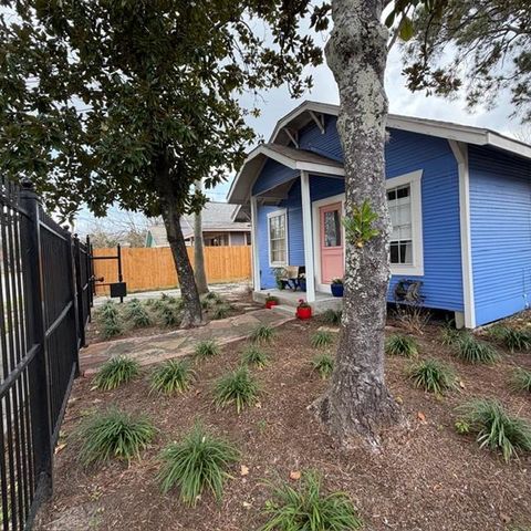 520 W 14th Street, Houston, TX 77008