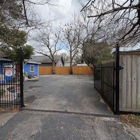 520 W 14th Street, Houston, TX 77008