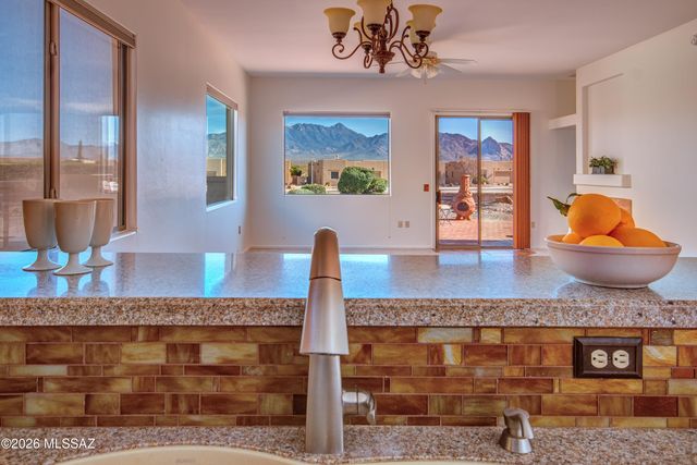 4003 S Golden Lynx Road, Green Valley, AZ 85614