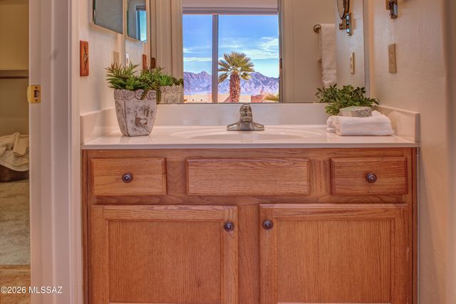 4003 S Golden Lynx Road, Green Valley, AZ 85614