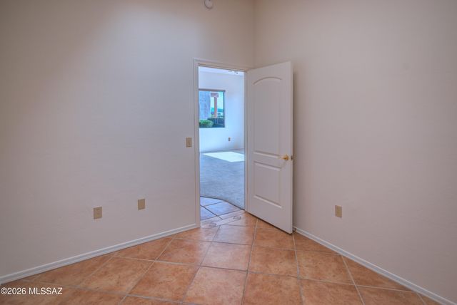 4003 S Golden Lynx Road, Green Valley, AZ 85614