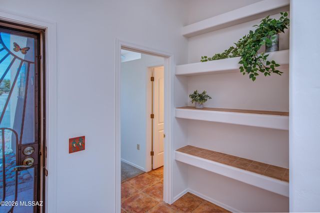 4003 S Golden Lynx Road, Green Valley, AZ 85614