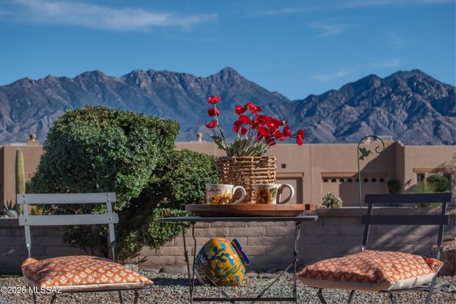 4003 S Golden Lynx Road, Green Valley, AZ 85614