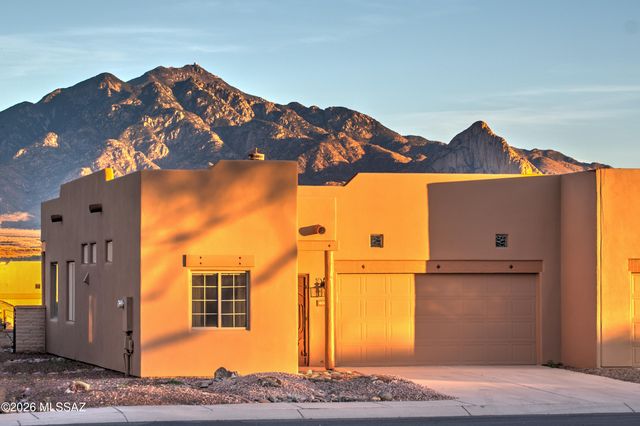 4003 S Golden Lynx Road, Green Valley, AZ 85614