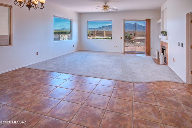 4003 S Golden Lynx Road, Green Valley, AZ 85614