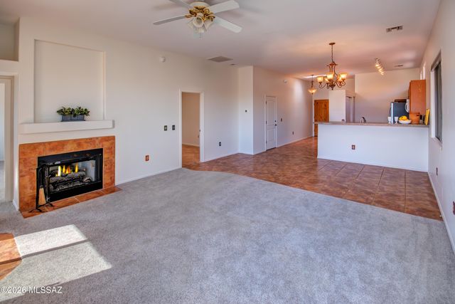 4003 S Golden Lynx Road, Green Valley, AZ 85614