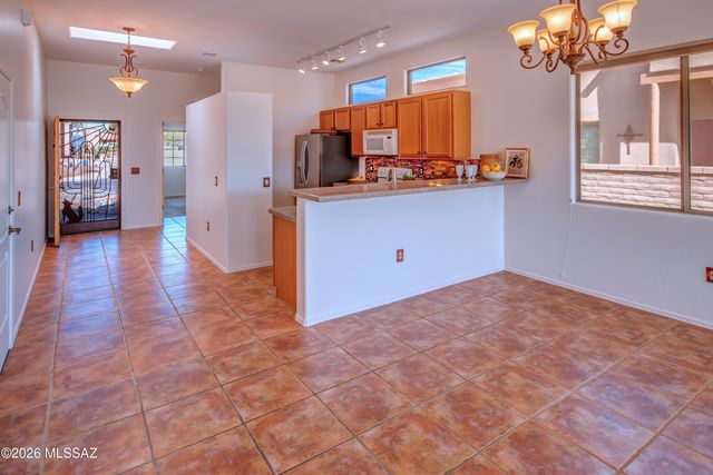 4003 S Golden Lynx Road, Green Valley, AZ 85614