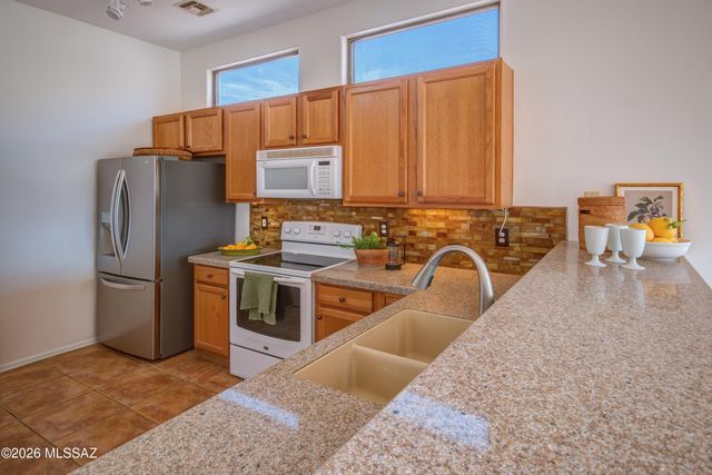 4003 S Golden Lynx Road, Green Valley, AZ 85614