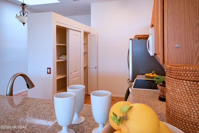 4003 S Golden Lynx Road, Green Valley, AZ 85614