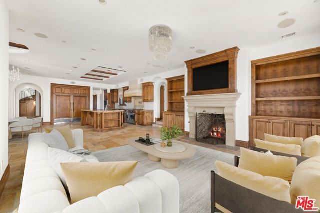 1111 Stradella Road, Los Angeles, CA 90077