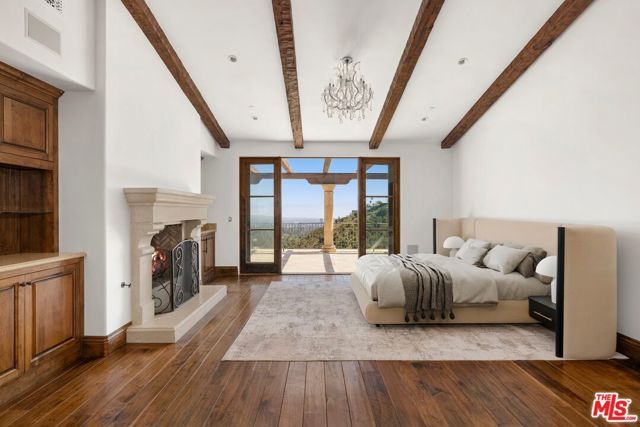 1111 Stradella Road, Los Angeles, CA 90077