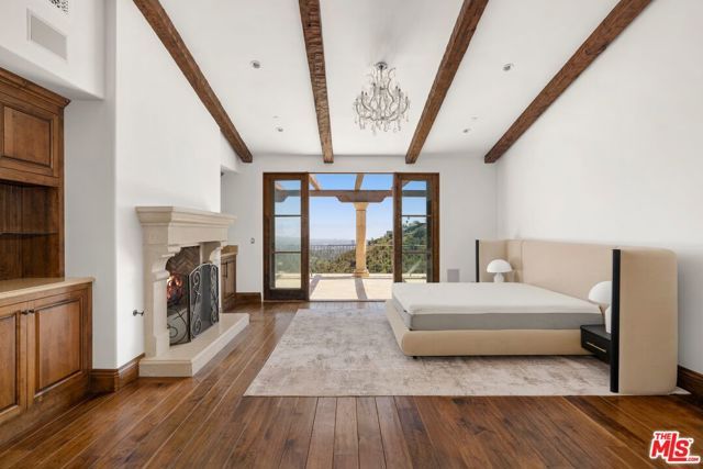 1111 Stradella Road, Los Angeles, CA 90077