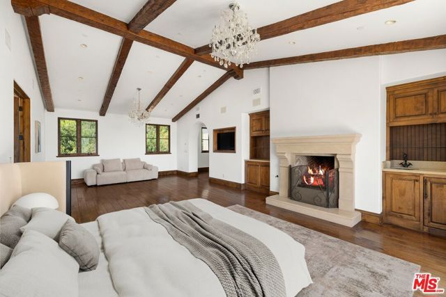 1111 Stradella Road, Los Angeles, CA 90077