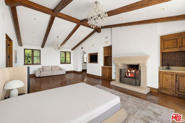1111 Stradella Road, Los Angeles, CA 90077
