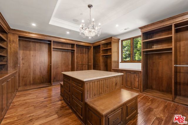 1111 Stradella Road, Los Angeles, CA 90077