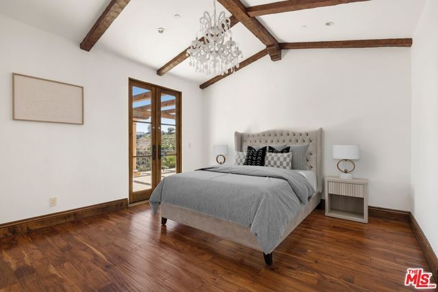 1111 Stradella Road, Los Angeles, CA 90077
