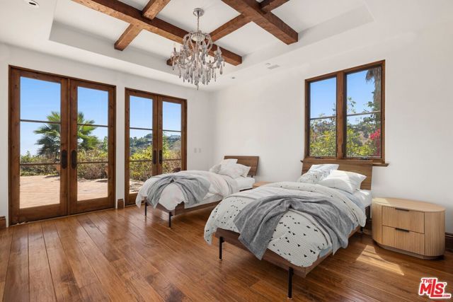 1111 Stradella Road, Los Angeles, CA 90077