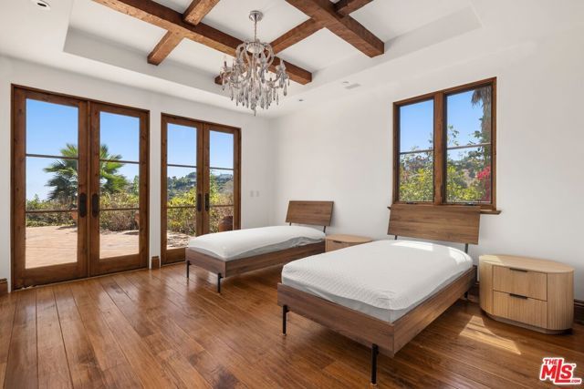 1111 Stradella Road, Los Angeles, CA 90077