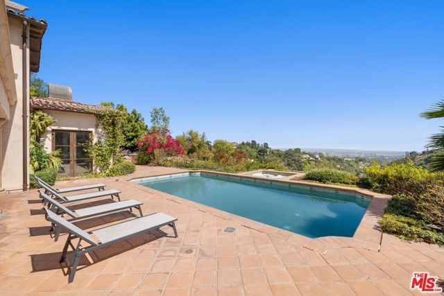 1111 Stradella Road, Los Angeles, CA 90077