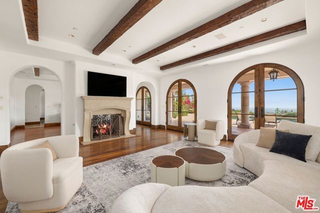 1111 Stradella Road, Los Angeles, CA 90077