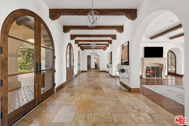 1111 Stradella Road, Los Angeles, CA 90077