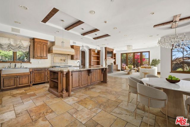1111 Stradella Road, Los Angeles, CA 90077