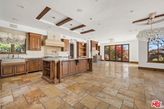 1111 Stradella Road, Los Angeles, CA 90077
