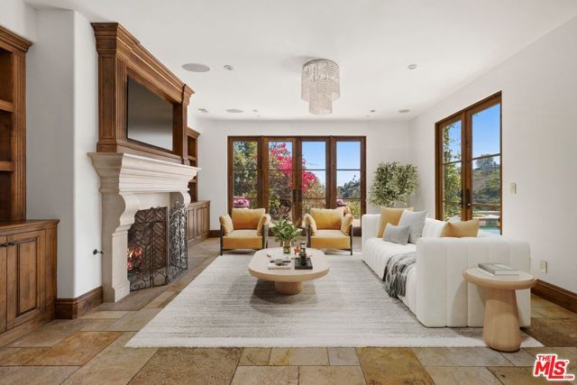 1111 Stradella Road, Los Angeles, CA 90077