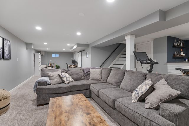 328 S 14TH Street, St. Charles, IL 60174