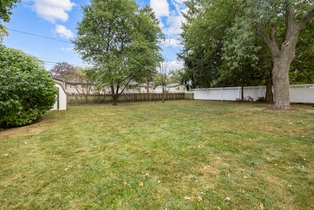 328 S 14TH Street, St. Charles, IL 60174