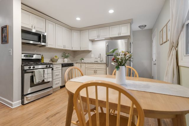 328 S 14TH Street, St. Charles, IL 60174