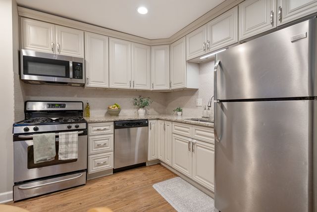 328 S 14TH Street, St. Charles, IL 60174