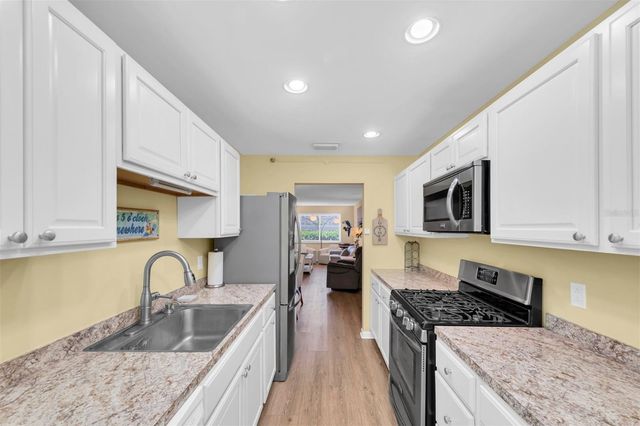 2960 59TH STREET S 105, Gulfport, FL 33707