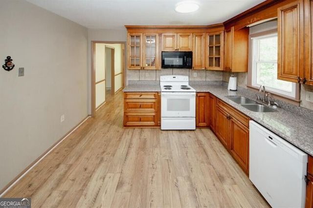 4033 Scenic Mountain Drive, Snellville, GA 30039