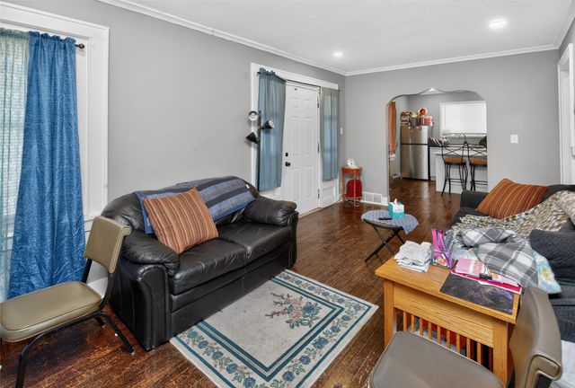 328 Forest Avenue, Des Moines, IA 50314