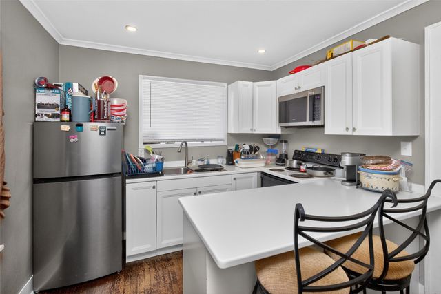 328 Forest Avenue, Des Moines, IA 50314