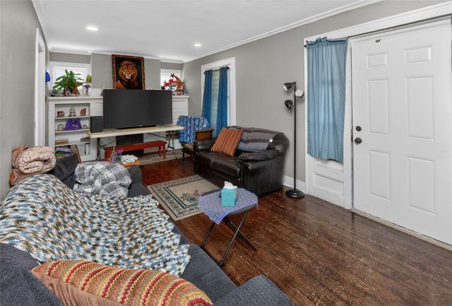 328 Forest Avenue, Des Moines, IA 50314