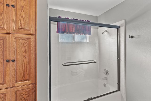 301 Canyon Drive, Grants Pass, OR 97527