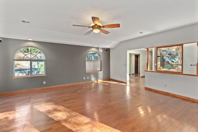 301 Canyon Drive, Grants Pass, OR 97527