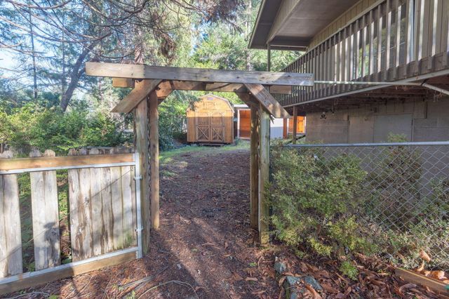 301 Canyon Drive, Grants Pass, OR 97527