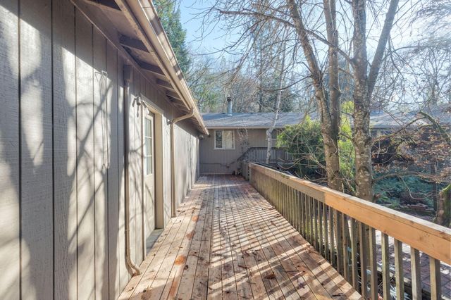 301 Canyon Drive, Grants Pass, OR 97527