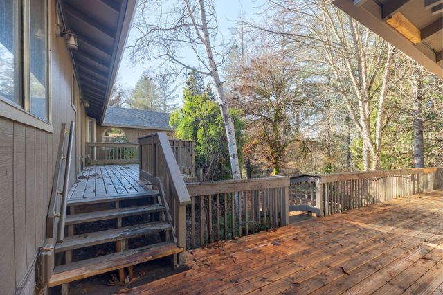 301 Canyon Drive, Grants Pass, OR 97527