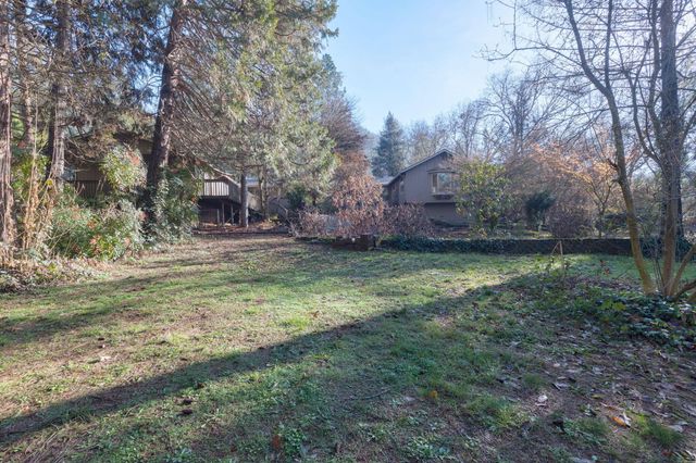 301 Canyon Drive, Grants Pass, OR 97527