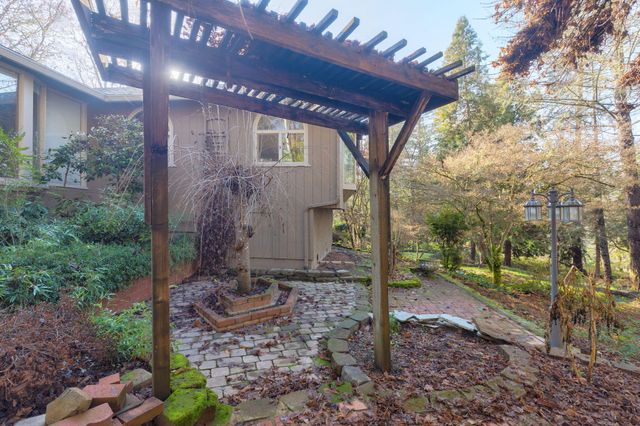 301 Canyon Drive, Grants Pass, OR 97527